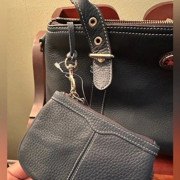 Dooney and Burke Navy Blue Satchel with detachable shoulder strap and wallet - Picture 8 of 15